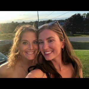 Meet your Posher, Carrie